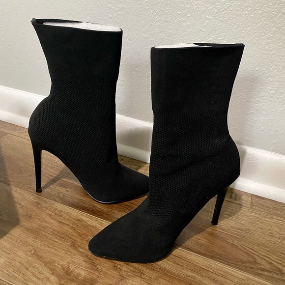 Steve Madden Shoes - Steve Madden Century black ankle booties